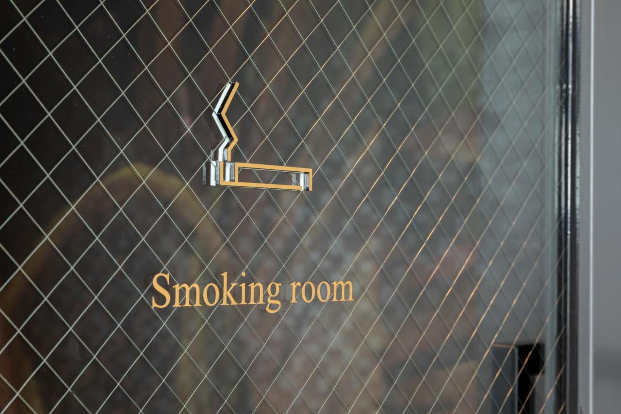 Hewitt Resort Νάχα Εξωτερικό φωτογραφία Smoking room sign