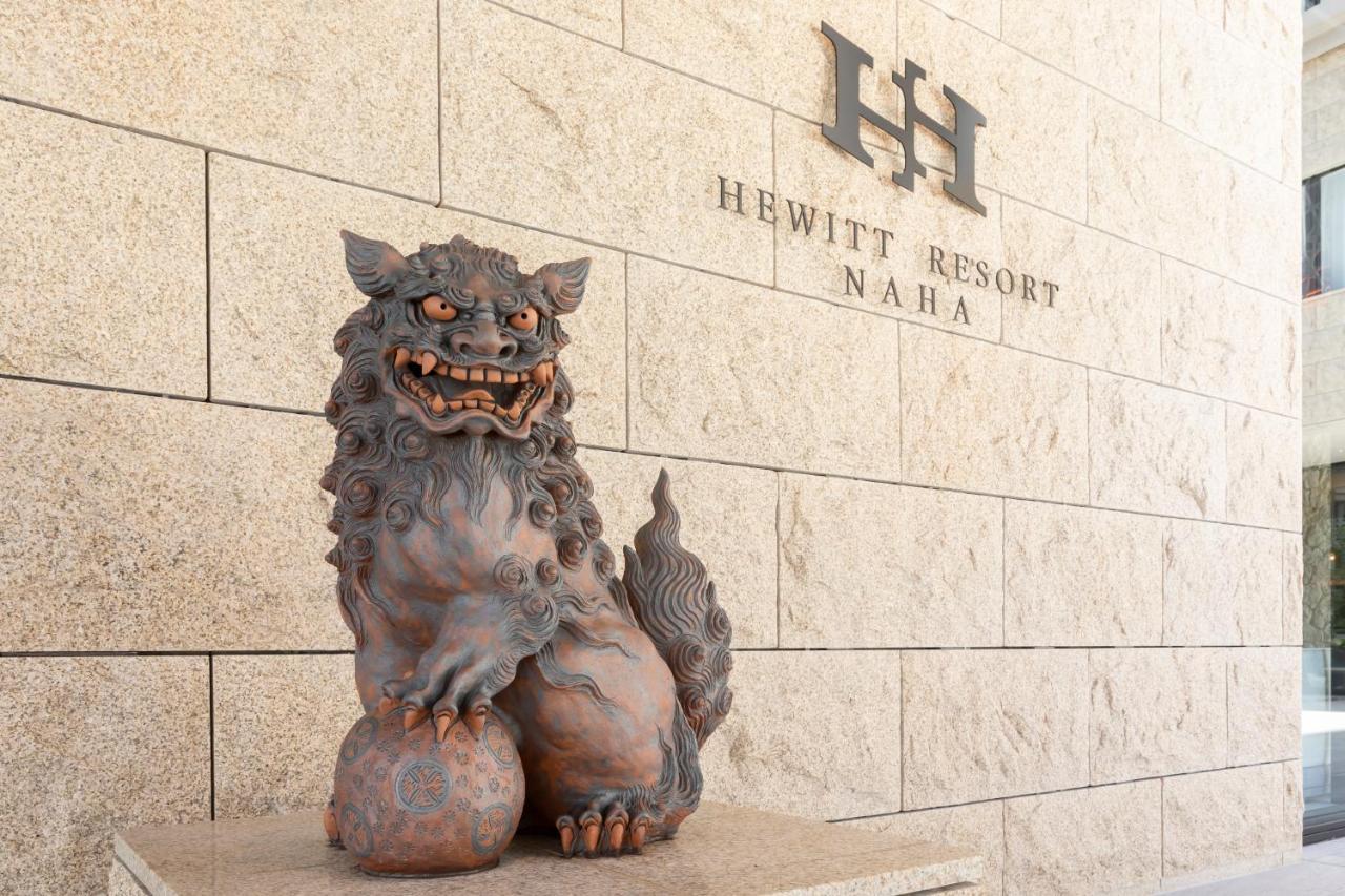 Hewitt Resort Νάχα Εξωτερικό φωτογραφία The Shisa dog at the entrance of the hotel