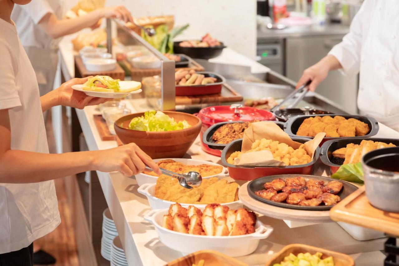 Hewitt Resort Νάχα Εξωτερικό φωτογραφία A buffet